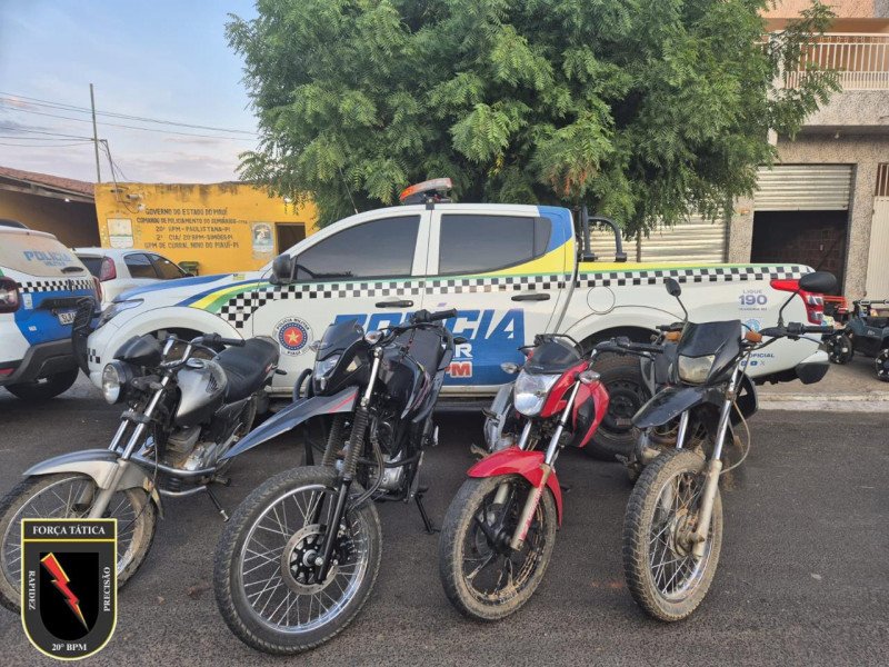 As motocicletas e os três envolvidos — J.C.D. (31 anos, natural de Paulistana)