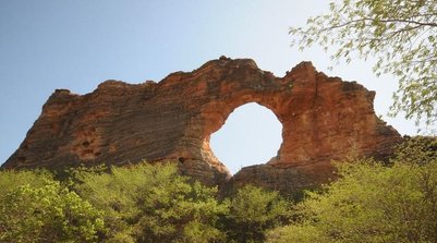 Boqueirão da Pedra Furada, o mais famoso sítio arqueológico da Serra da Capivara. (Foto: Ascom Setur)