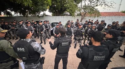 Durante as primeiras horas da ação, as equipes já apreenderam armas de fogo, (Foto: Reprodução/SSPI)