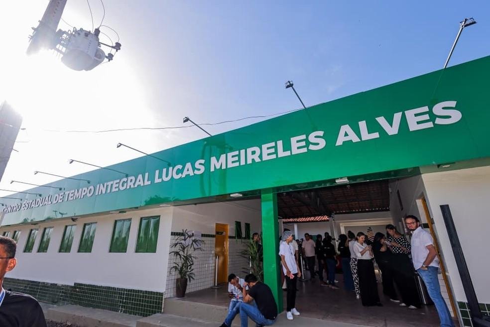 Escola foi inaugurada nesta terça-feira.