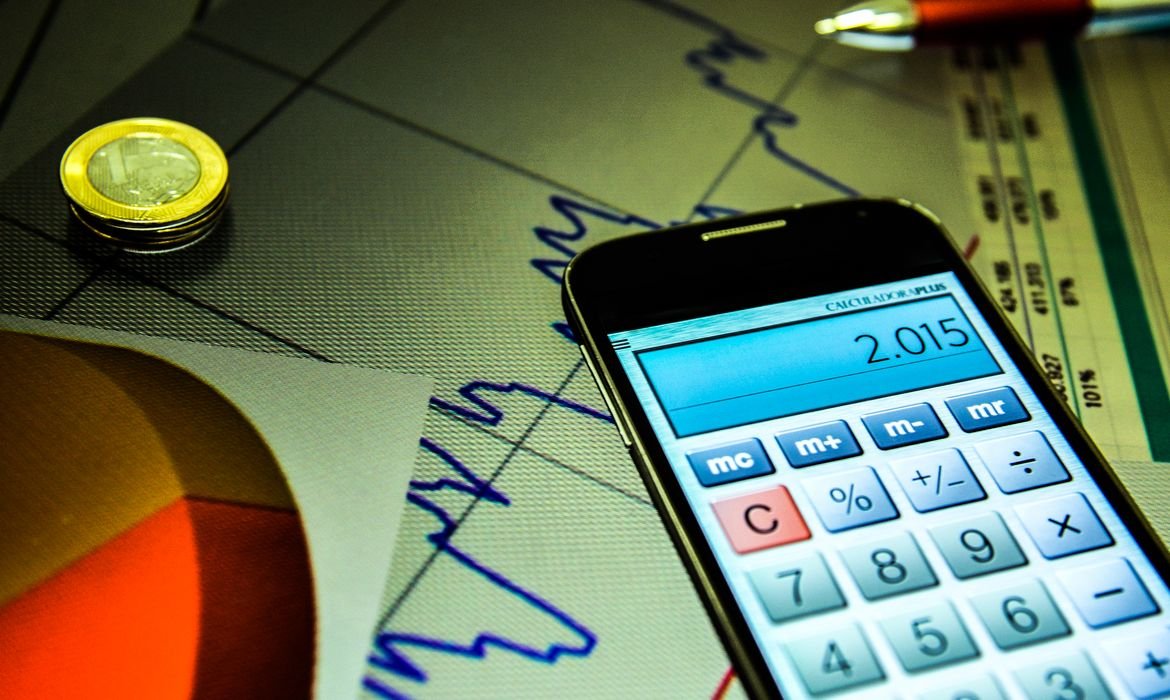 Estimativa para o PIB é 2,16% este ano, diz BC