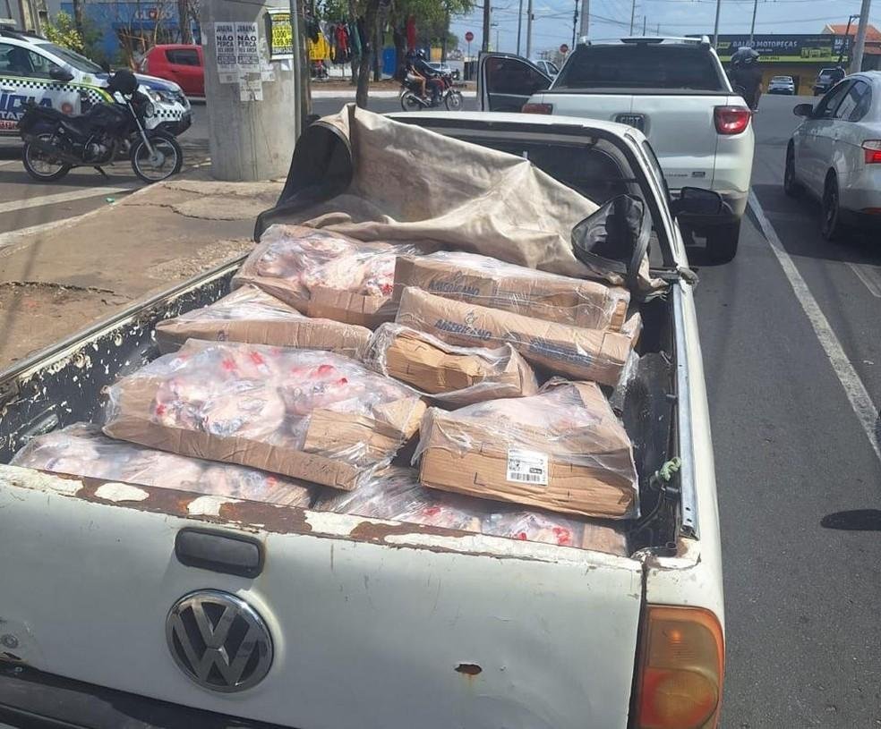 Funcionários são flagrados furtando mais 400 kg de frango de empresa em Teresina