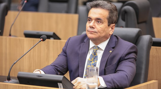 Henrique Pires quer que policiais atuando de motocicleta em áreas de alto periculosidade usem o equipamento (Foto: ASCOM/ALEPI)