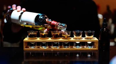 Intoxicação por metanol: mundo já teve 40 mil casos e 14 mil mortes nos últimos 27 anos, indica levantamento (Foto: Getty Images via BBC)