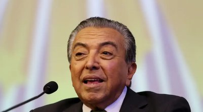 O cartunista e escritor Mauricio de Sousa, acompanhado de personagens da Turma da Mônica, recebe homenagem do Senado Federal, pela inclusão social das pessoas com deficiência em sua obra. (Foto: © Fabio Rodrigues Pozzebom/Arquivo/Agência Brasil)