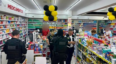 Suspeitos de esquema de roubo e revenda de medicamentos são presos em operação (Foto: Divulgação/PCPI)