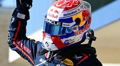 Verstappen celebra vitória no GP dos Estados Unidos, neste domingo (19) (Foto: Jim Watson / AFP)