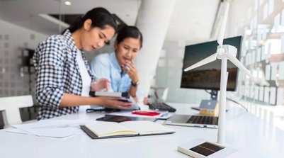 Em comum, as plataformas oferecem empregabilidade, networking e atualização profissional (Foto: Reprodução)
