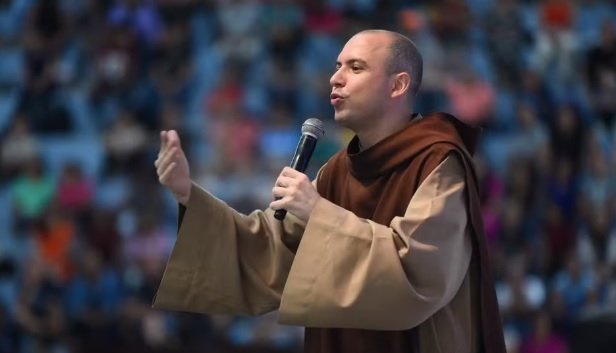 Homenagem a Frei Gilson foi apresentada pela deputada Vanessa Tapety e aprovada em plenário (Foto: Reprodução/ALEPI)