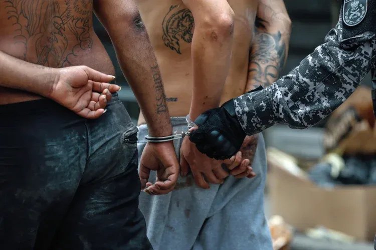 Rio de Janeiro: segundo pesquisa, a maioria da população aprova megaoperação policial  (Antonio Lacerda/EFE)