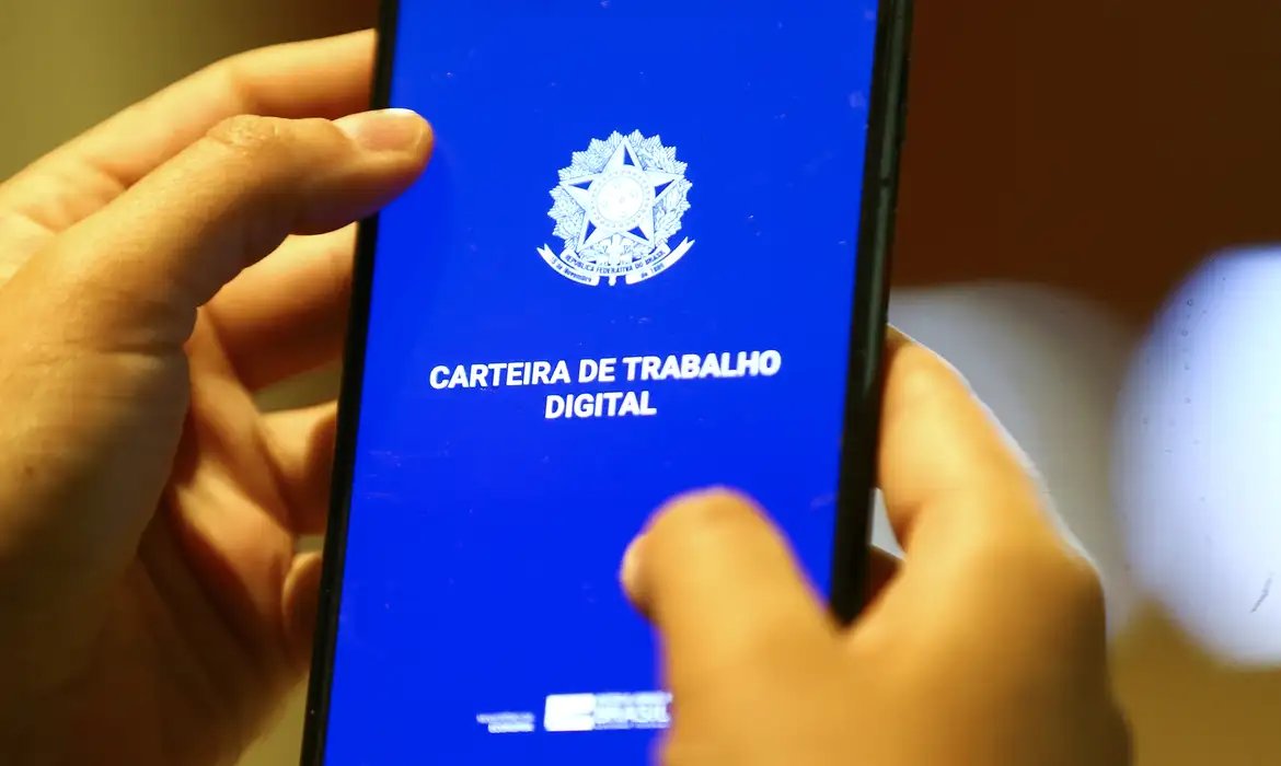 Trimestre tem recorde de carteira assinada e de rendimento