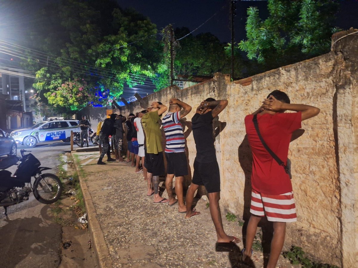 A ação, que integra o programa Pacto Pela Ordem, ocorreu nesta madrugada de domingo (30)