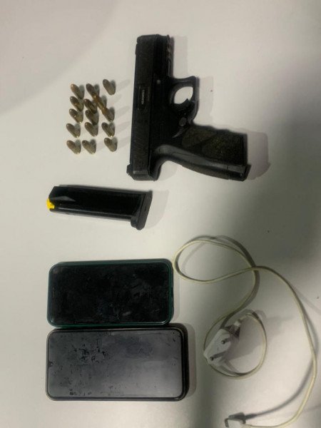 Após a ordem de parada não ser obedecida, os policiais iniciaram perseguição pelas vias da região até a Avenida Henry Wall de Carvalho