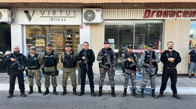 As equipes iniciaram os trabalhos pela área central da cidade, onde foram identificados diversos muros e paredes marcados por grupos criminosos. (Foto: Reprodução/SSPI)