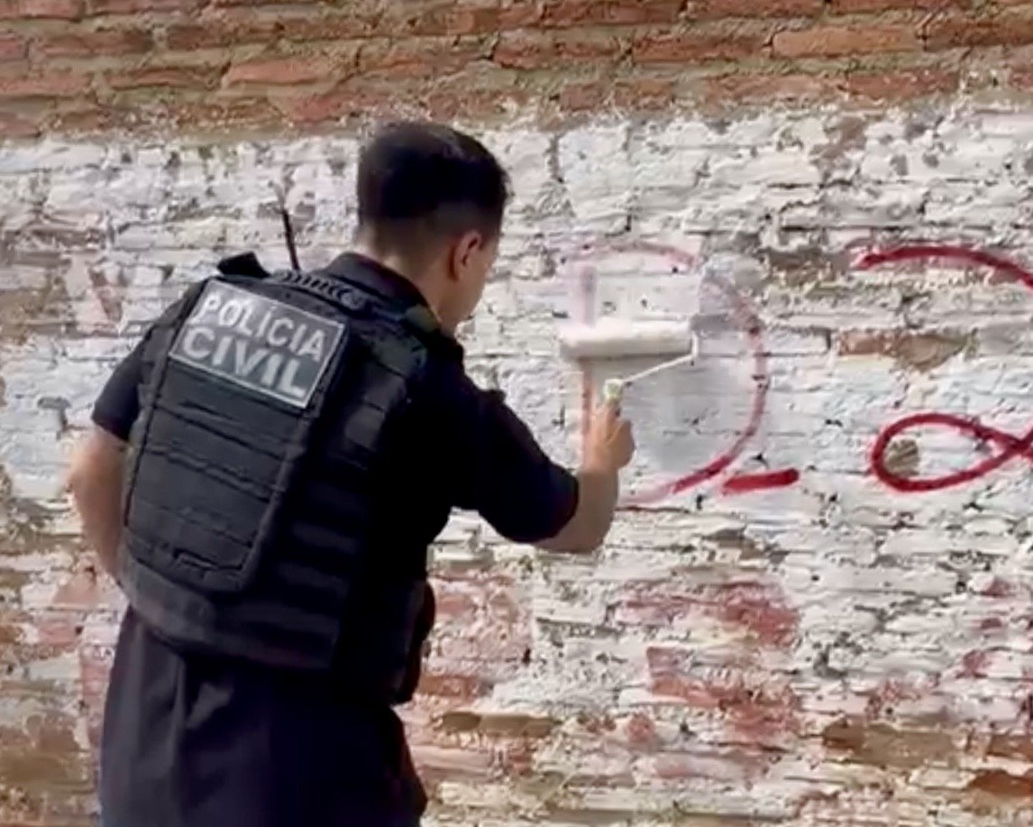 As pichações são utilizadas por organizações criminosas como forma de demarcar território e intimidar moradores.