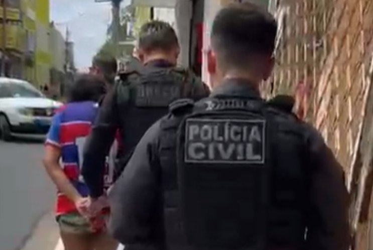 Ela também possui ligação com o criminoso conhecido como “Lagartão”, que foi detido na mesma manhã