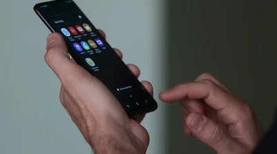 O bloqueio pode ser feito de outro aparelho, tablet ou computador (Foto: TÂNIA RÊGO/AGÊNCIA BRASIL)