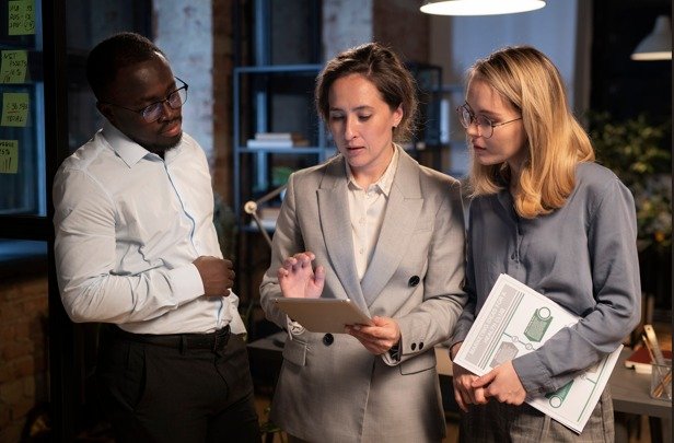 O coordenador também reforça que a qualificação contínua será indispensável.