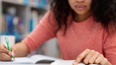 O dado coloca o Brasil entre os países onde a formação universitária (Foto: Reprodução)