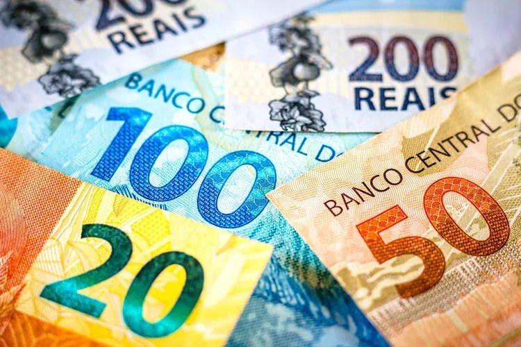 O salário mínimo será de R$ 1.621 a partir de 1º de janeiro de 2026 (Rafael Henrique/SOPA Images/LightRocket/Getty Images)