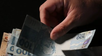 Segundo Dieese, salário extra injetará R$ 369,4 bilhões na economia (Foto: JOSÉ CRUZ/AGÊNCIA BRASIL)