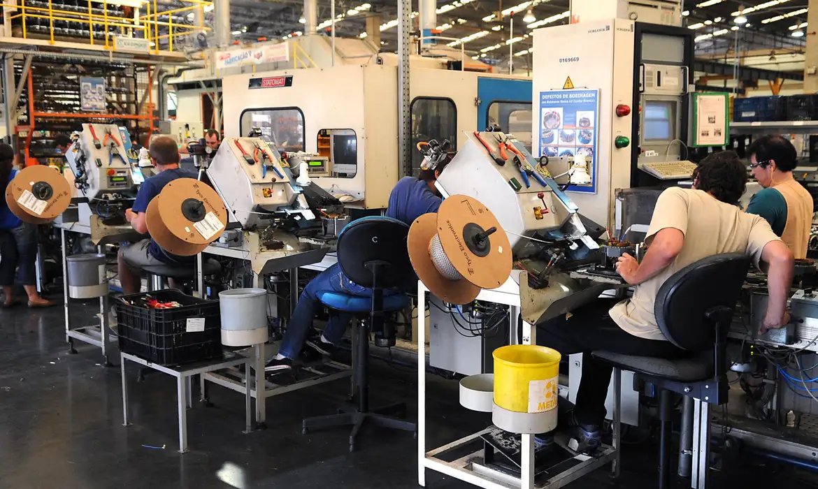 Setor acumula expansão de 0,9% em 12 meses