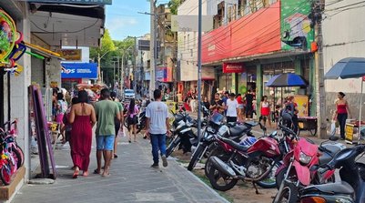 Vésperas de Natal lota o Centro de Teresina e aumenta movimento; 'as lojas estão lotadas' (Foto: Reprodução)