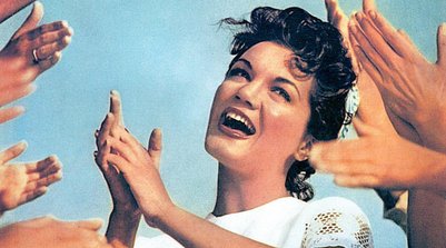 A cantora Connie Francis fez sucesso com seus hits nos anos 1950• Instagram/Connie Francis (Foto: Instagram/Connie Francis)