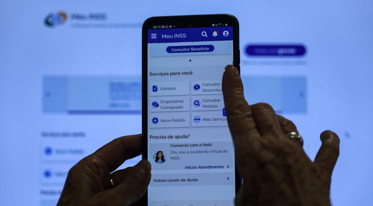 A partir de quarta-feira (14), aposentados e pensionistas do Instituto Nacional do Seguro Social (INSS) podem requerer a devolução de valores descontados indevidos• Joédson Alves/Agência Brasil