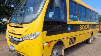 Adolescente é filmado dirigindo ônibus escolar com dezenas de estudantes (Foto: PRF-PI)