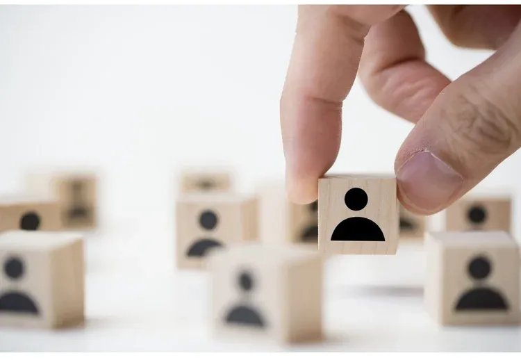 Ao utilizar os PATs, as empresas têm a vantagem de aumentar a visibilidade das oportunidades de emprego (Envato Divulgação)