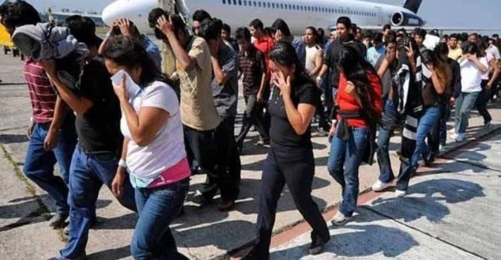Avião com deportados chegou ao Brasil