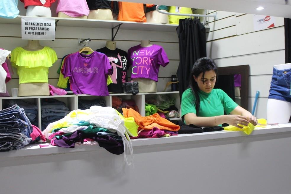 Bianca Mota em sua loja no Shopping da Cidade, no Centro de Teresina