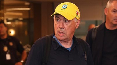 Carlo Ancelotti em chegada ao Rio de Janeiro (Foto: Roberto Filho/Brazil News)