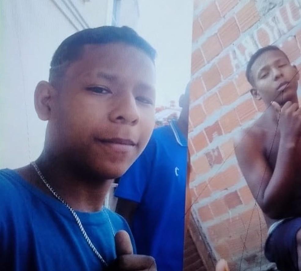 Carlos Alexandre, de 14 anos, está desaparecido desde a segunda-feira (26)