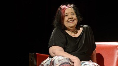 Carnavalesca Rosa Magalhães morreu em julho de 2024• Reprodução/George Magaraia/UERJ (Foto: • Reprodução/George Magaraia/UERJ)
