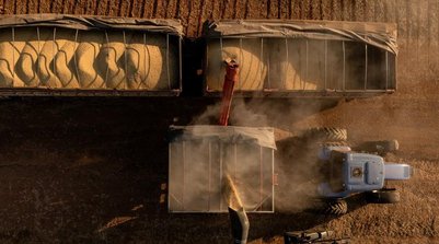 Colheita de soja em Orizona, Goiás: setor agrícola impulsiona o PIB (Foto: Dado Galdieri/Bloomberg)