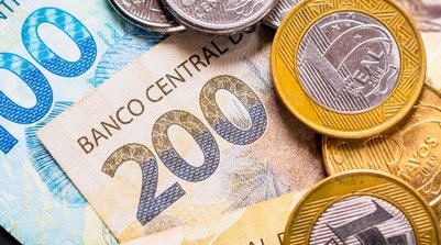 Dinheiro no bolso: crédito consignado pode trazer dor de cabeça (Foto: Getty Images/iStockphoto)