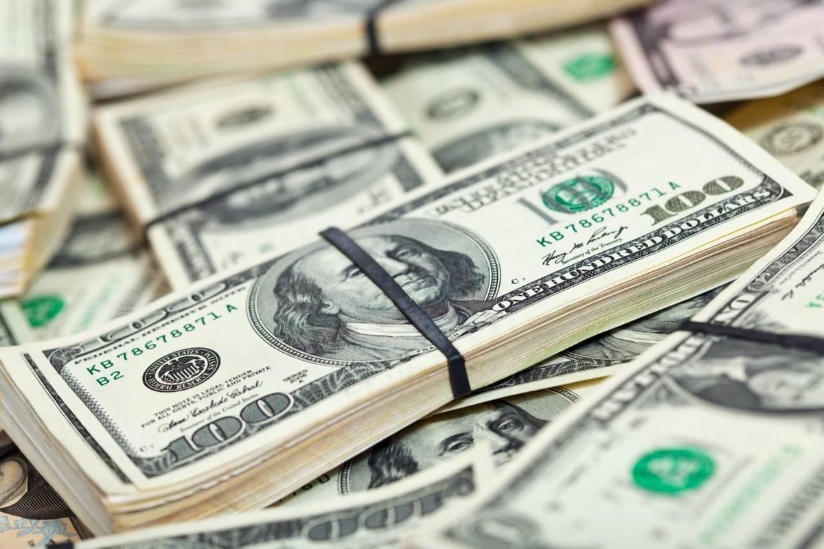 Dólar hoje recua com tarifas dos EUA e IPCA-15 em foco