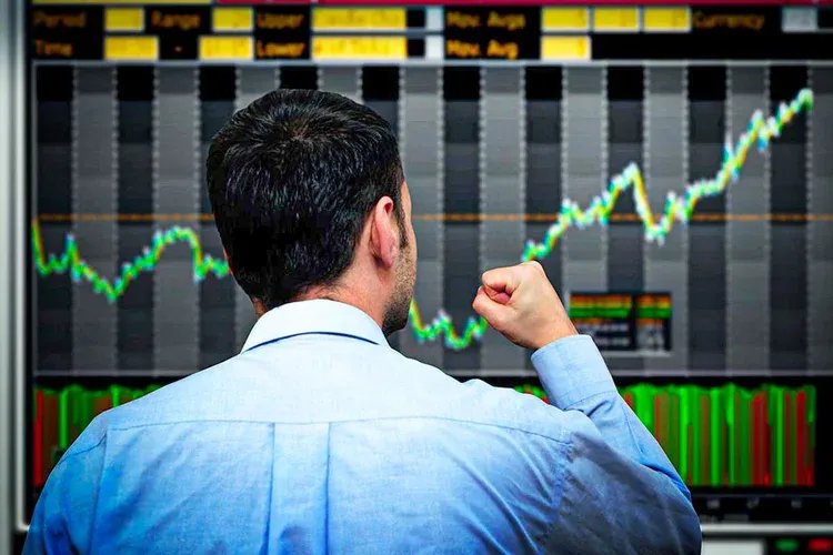 Investir R$ 100 por mês em ações small caps é uma forma acessível de construir patrimônio com potencial de crescimento no longo prazo (Caroline Purser / The Image Bank/Getty Images)