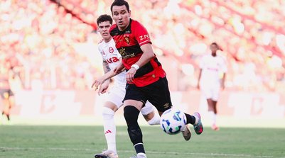 Jogo termina empatado por 1×1, com expulsão no fim e pressão rubro-negra nos minutos finais. (Foto: Divulgação)