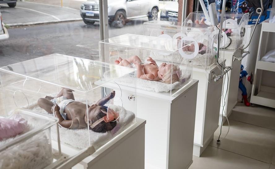 Mulher processa empresa que negou auxílio-maternidade por bebê reborn