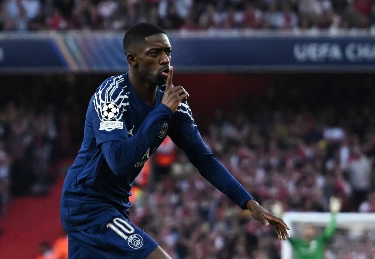 Ousmane Dembélé, do Paris Saint-Germain, comemora após marcar o primeiro gol. REUTERS/Dylan Martinez