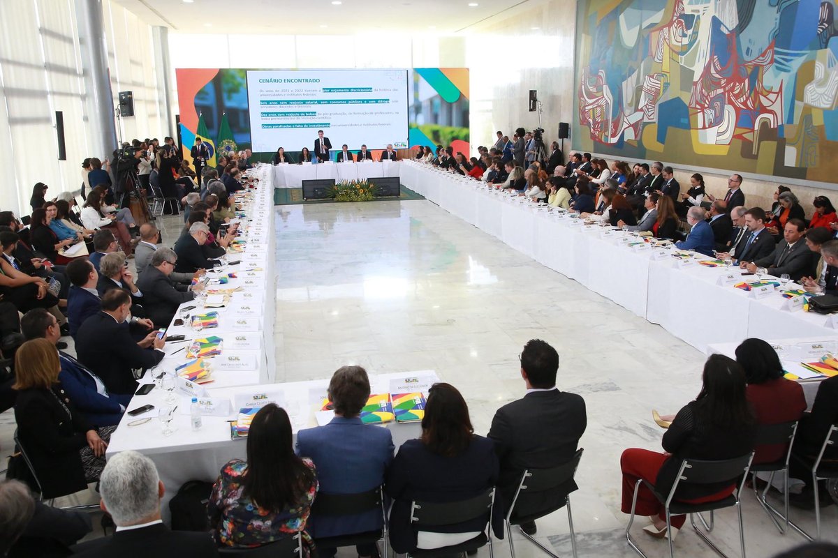 Reitora da UFPI participa de reunião no Palácio do Planalto com dirigentes de IFES para discutir recomposição orçamentária