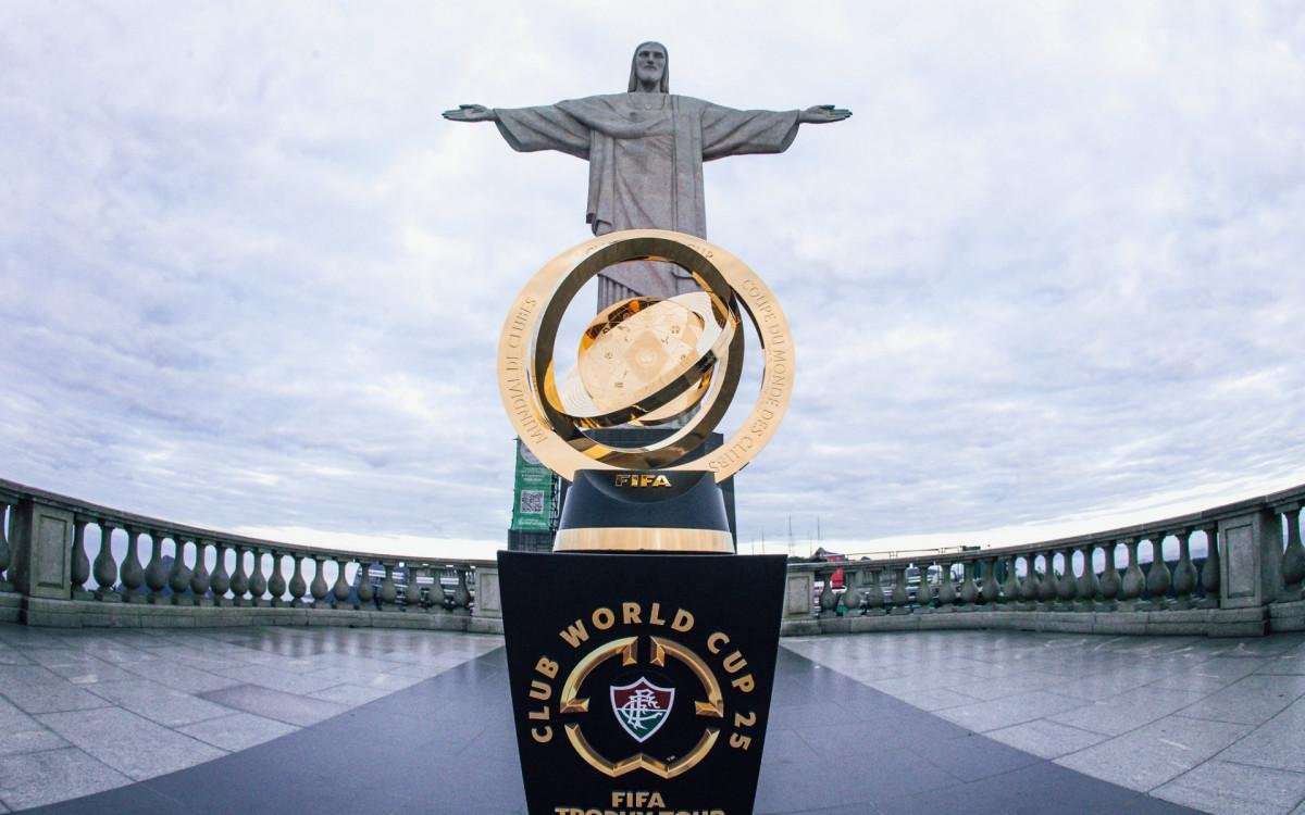 Taça do Mundial de Clubes esteve no Rio em maio