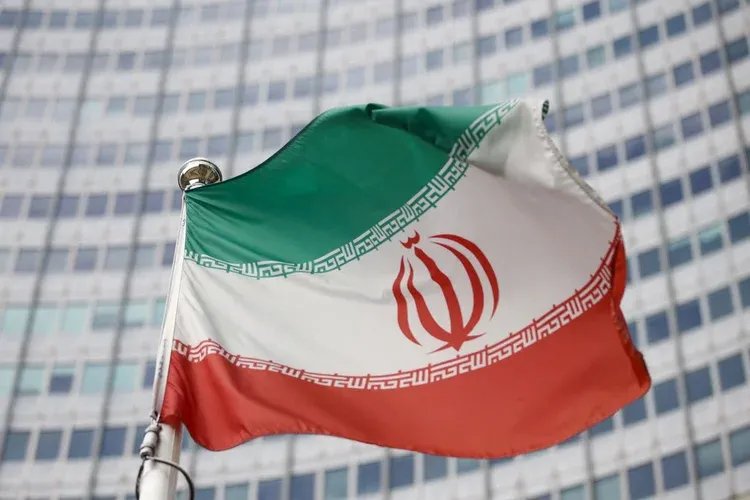À medida que o Irã avança no processo de enriquecimento do urânio, a crescente possibilidade de desenvolver armas nucleares gera tensão no Ocidente (Lisi Niesner/Reuters)