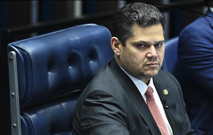 Alcolumbre oficializa criação da CPI do INSS