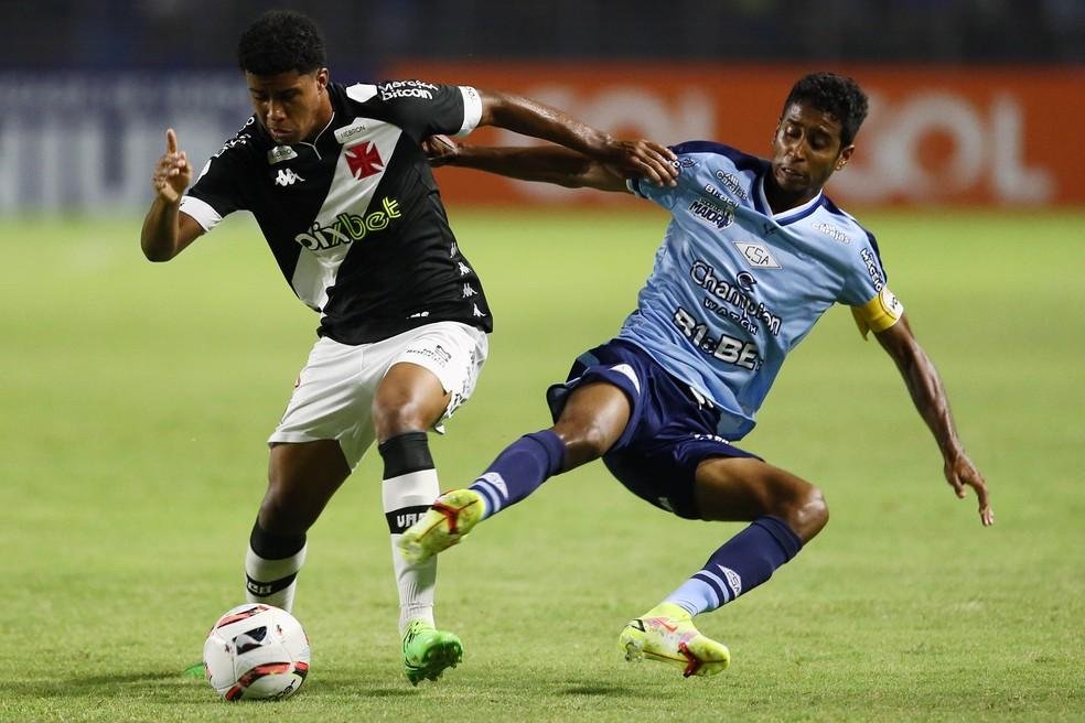 Andrey Santos e Gabrile num confronto CSA x Vasco