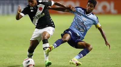 Andrey Santos e Gabrile num confronto CSA x Vasco (Foto: Daniel Ramalho/CRVG)
