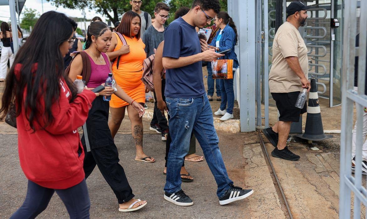 Brasília (DF) 10/11/2024 –Segundo dia do Enem: candidatos respondem a 90 questões até 18h30Candidatos chegaram cedo para evitar surpresas antes da provaFoto: Jose Cruz/Agência Brasil
